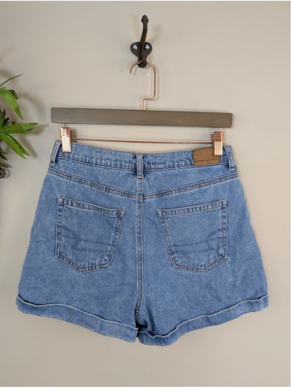 AE 4 Mom Jean Shorts High Rise Pleated Rolled Relaxed Medium Wash American Eagle - Picture 8 of 11